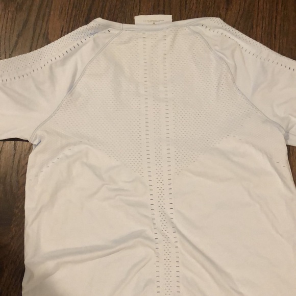 Athleta light blue top with mesh partial back - Picture 4 of 4